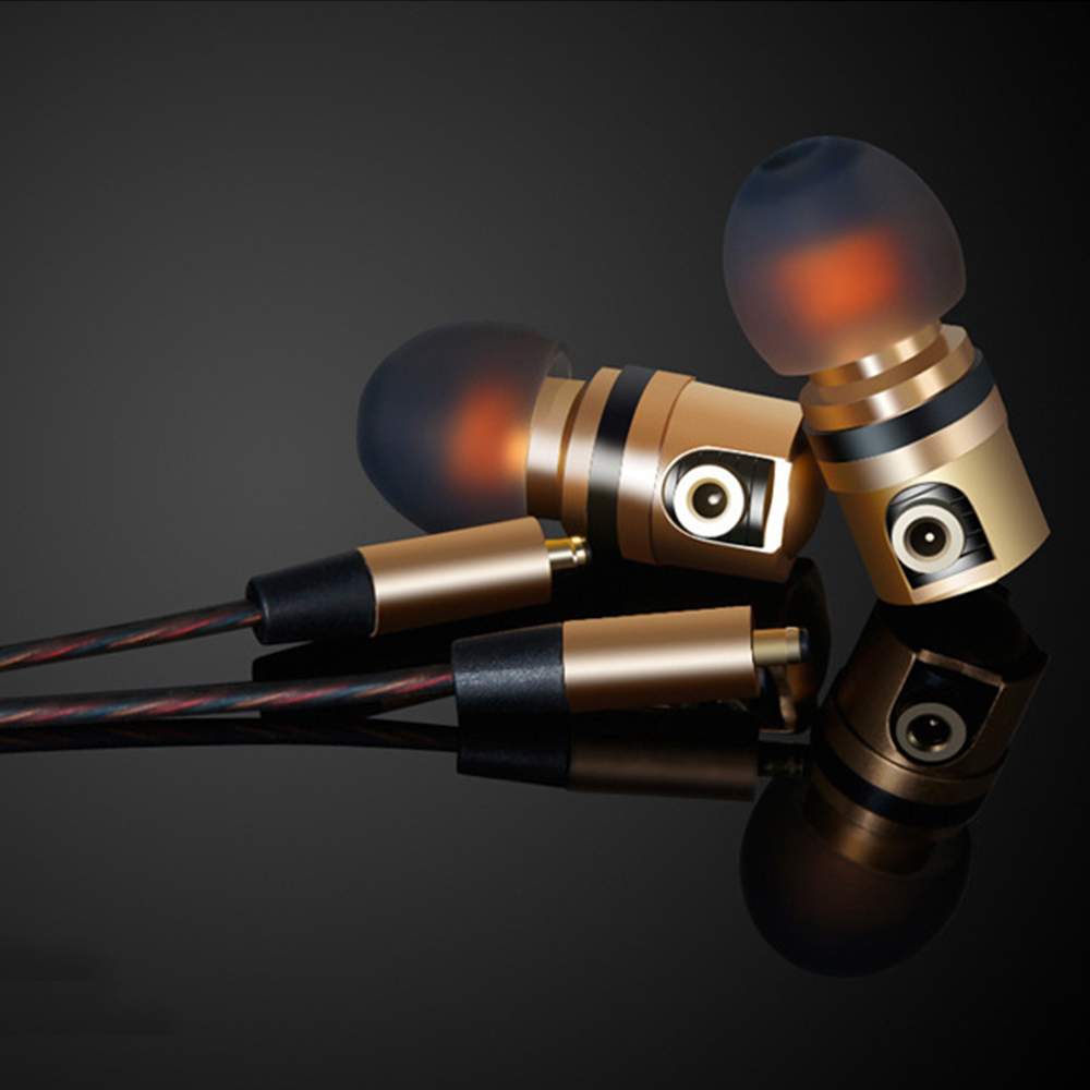 Metal Pluggable with Wheat In-ear Headphones Metal Pluggable with Wheat In-ear Headphones