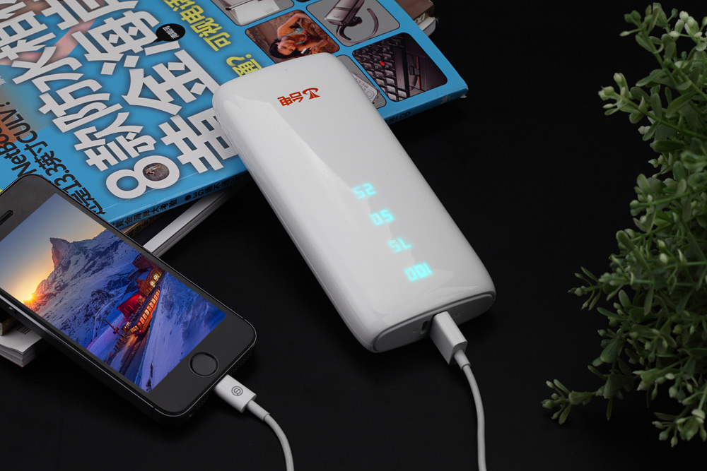 T100Y-W 10000mAh Portable Mobile Power Bank with Somatosensory Battery Indicator for Samsung Galaxy S4 i9500 S5 i9600 S3 i9300 Note 3 N9000 Note 2 N7100 iPad iPhone 4 4S 5 5S 5C HTC Nokia Sony etc.