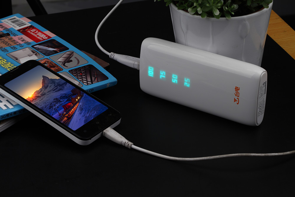 T100Y-W 10000mAh Portable Mobile Power Bank with Somatosensory Battery Indicator for Samsung Galaxy S4 i9500 S5 i9600 S3 i9300 Note 3 N9000 Note 2 N7100 iPad iPhone 4 4S 5 5S 5C HTC Nokia Sony etc.