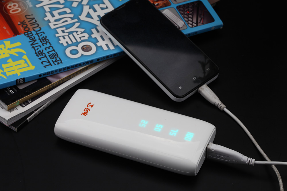 T100Y-W 10000mAh Portable Mobile Power Bank with Somatosensory Battery Indicator for Samsung Galaxy S4 i9500 S5 i9600 S3 i9300 Note 3 N9000 Note 2 N7100 iPad iPhone 4 4S 5 5S 5C HTC Nokia Sony etc.