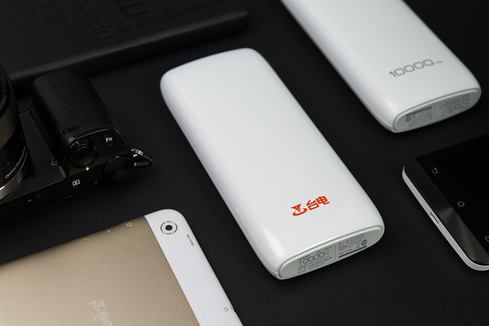 T100Y-W 10000mAh Portable Mobile Power Bank with Somatosensory Battery Indicator for Samsung Galaxy S4 i9500 S5 i9600 S3 i9300 Note 3 N9000 Note 2 N7100 iPad iPhone 4 4S 5 5S 5C HTC Nokia Sony etc.