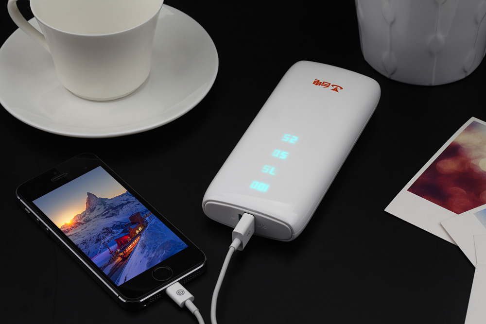 T100Y-W 10000mAh Portable Mobile Power Bank with Somatosensory Battery Indicator for Samsung Galaxy S4 i9500 S5 i9600 S3 i9300 Note 3 N9000 Note 2 N7100 iPad iPhone 4 4S 5 5S 5C HTC Nokia Sony etc.