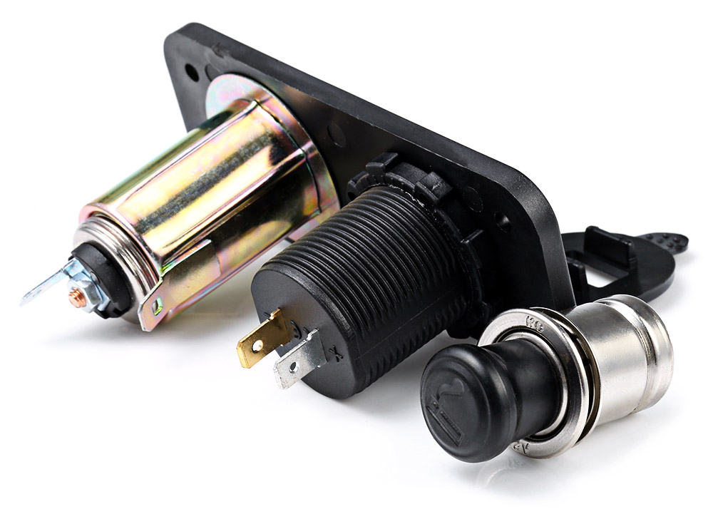 IZTOSS C932 - Z 12 - 24V Double Hole Panel Dual USB Port Voltmeter Display Cigarette Lighter Water Resistant Marine Socket IZTOSS C932 - Z 12 - 24V Double Hole Panel Dual USB Port Voltmeter Display Cigarette Lighter Water Resistant Marine Socket