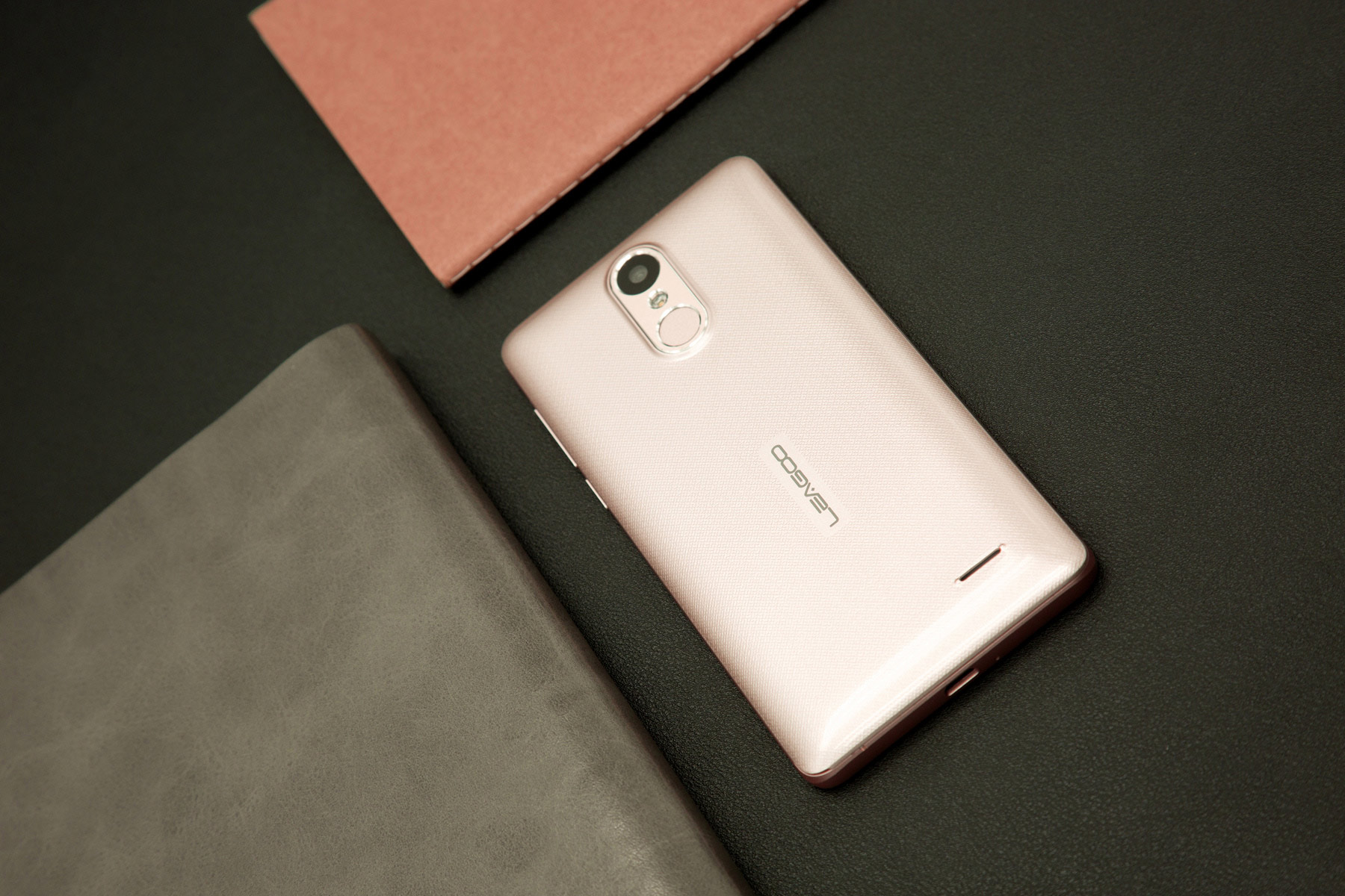 Leagoo M5 Android 6.0 2.5D Arc 5.0 inch Corning Gorilla Glass 4 Screen 3G Smartphone MTK6580 1.3GHz Quad Core 2GB RAM 16GB ROM Finggerprint Scanner GPS Bluetooth 4.0