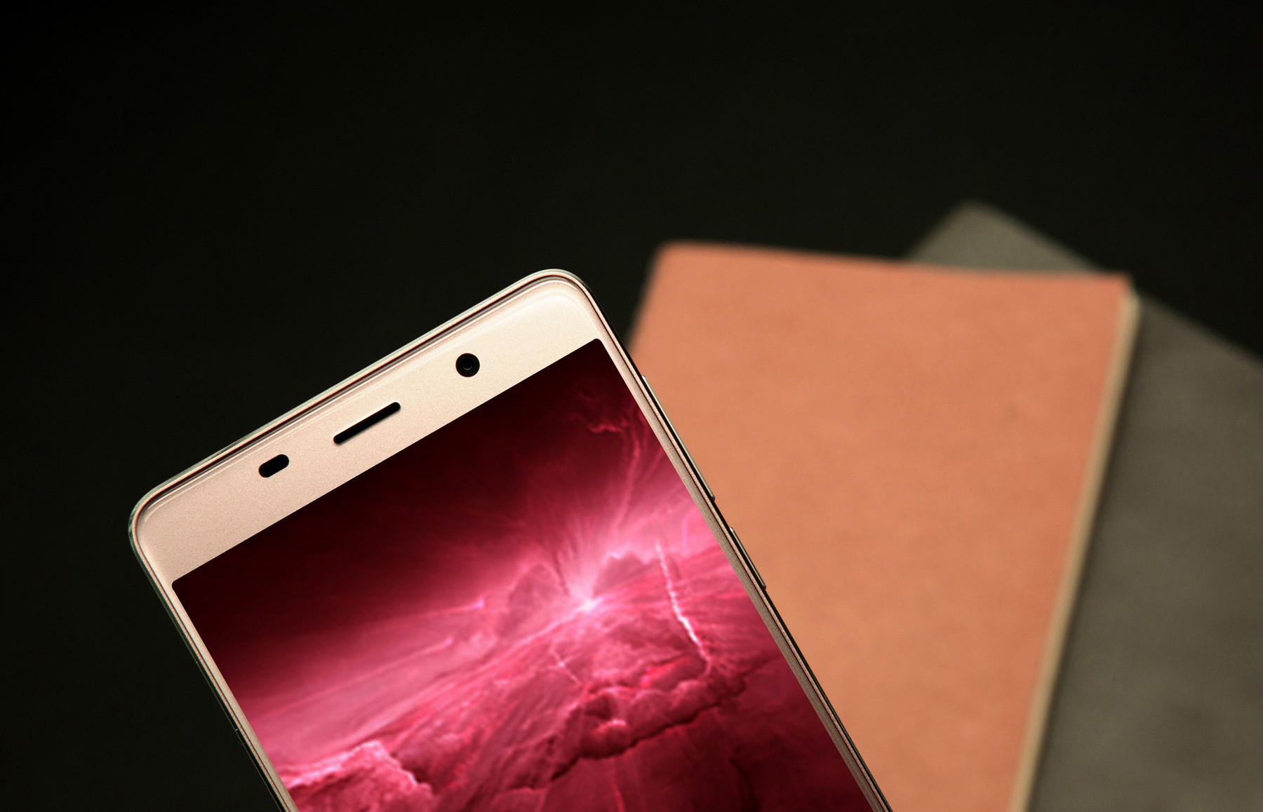 Leagoo M5 Android 6.0 2.5D Arc 5.0 inch Corning Gorilla Glass 4 Screen 3G Smartphone MTK6580 1.3GHz Quad Core 2GB RAM 16GB ROM Finggerprint Scanner GPS Bluetooth 4.0