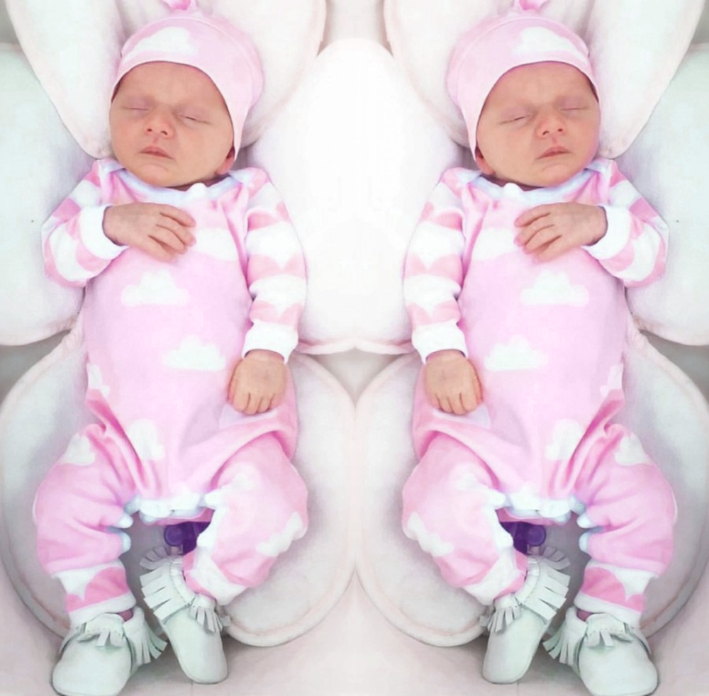 Baby Stylish Cloud Print Cotton Blend Round Collar Long Sleeve Romper with Hat
