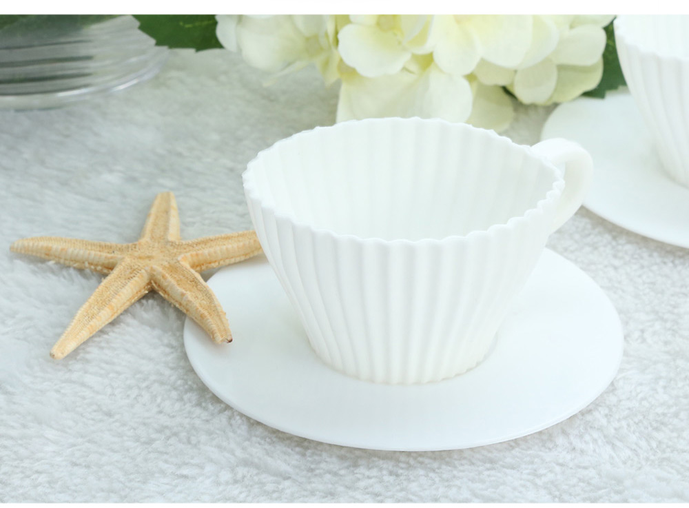 4pcs Silicone Cupcake Muffin Baking Mold Cups with Tea Saucers 4pcs Silicone Cupcake Muffin Baking Mold Cups with Tea Saucers