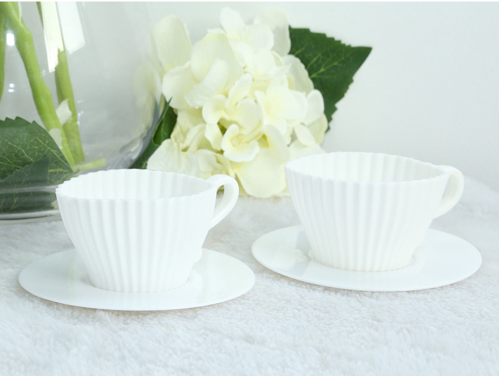 4pcs Silicone Cupcake Muffin Baking Mold Cups with Tea Saucers 4pcs Silicone Cupcake Muffin Baking Mold Cups with Tea Saucers