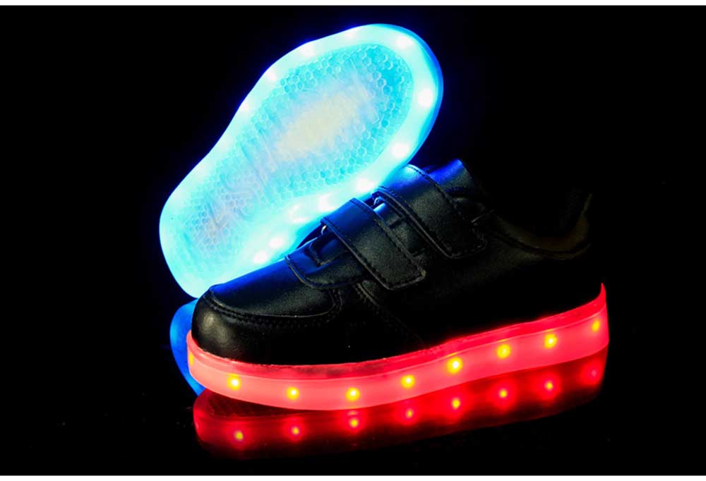 Fashionable Magic Tape Design USB Charged Luminous LED Sneakers for Baby Boys