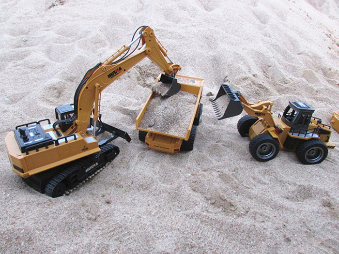 HUINA 1520 1:14 2.4GHz 6CH RC Alloy Truck Construction Vehicle HUINA 1520 1:14 2.4GHz 6CH RC Alloy Truck Construction Vehicle