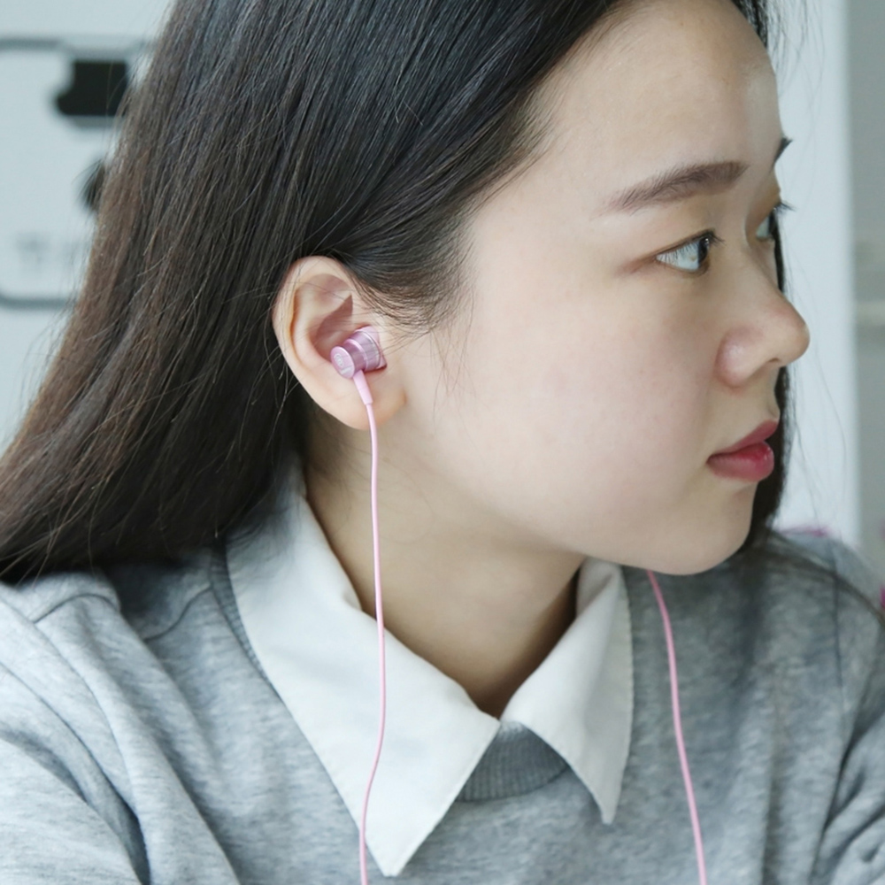 Baseus EL - 01 In-ear Wired Stereo Music Earphones Baseus EL - 01 In-ear Wired Stereo Music Earphones