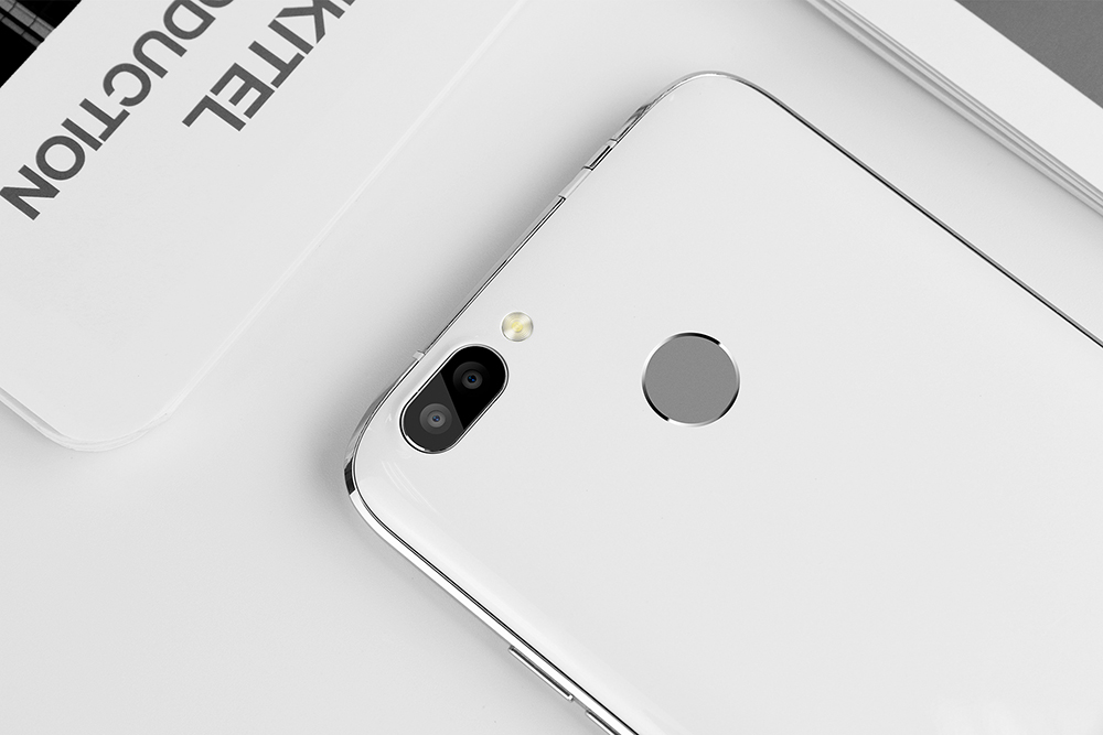 Oukitel U22 3G Phablet 5.5 inch Android 7.0 MTK6580A Quad Core 1.3GHz 2GB RAM 16GB ROM Fingerprint Sensor Dual Front Cameras